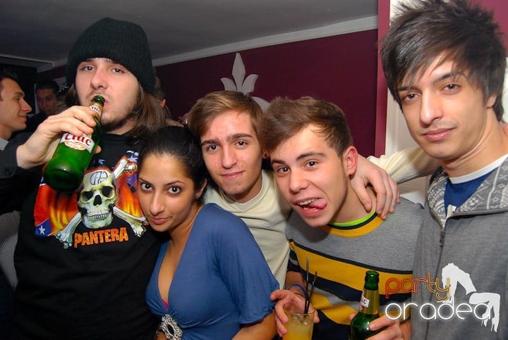 Massive House Attack în Club Atti's,