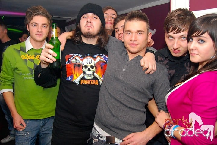 Massive House Attack în Club Atti's,