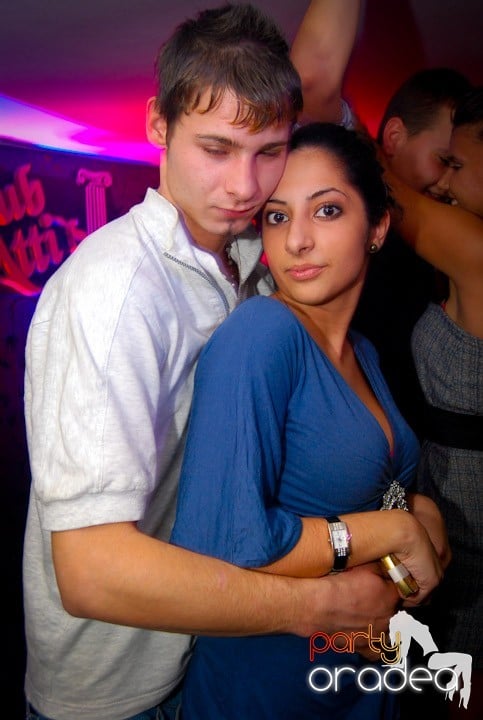 Massive House Attack în Club Atti's,