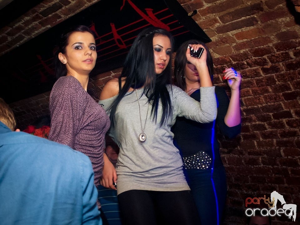 Miercuri seara în Club Escape, 