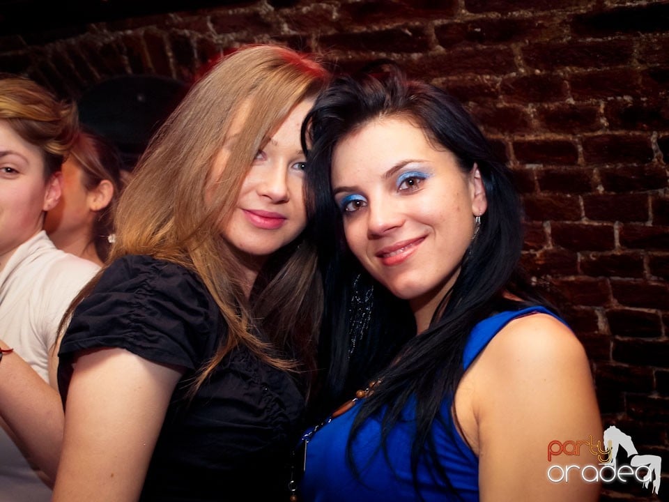 Miercuri seara în Club Escape, 