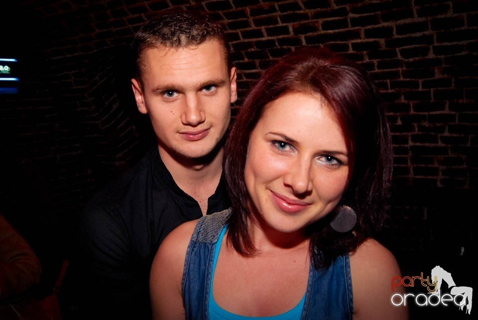 Muzică şi dans în Club Escape, 