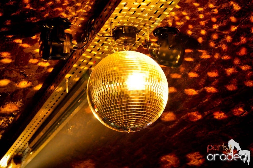 Muzică şi dans în Club Escape, 