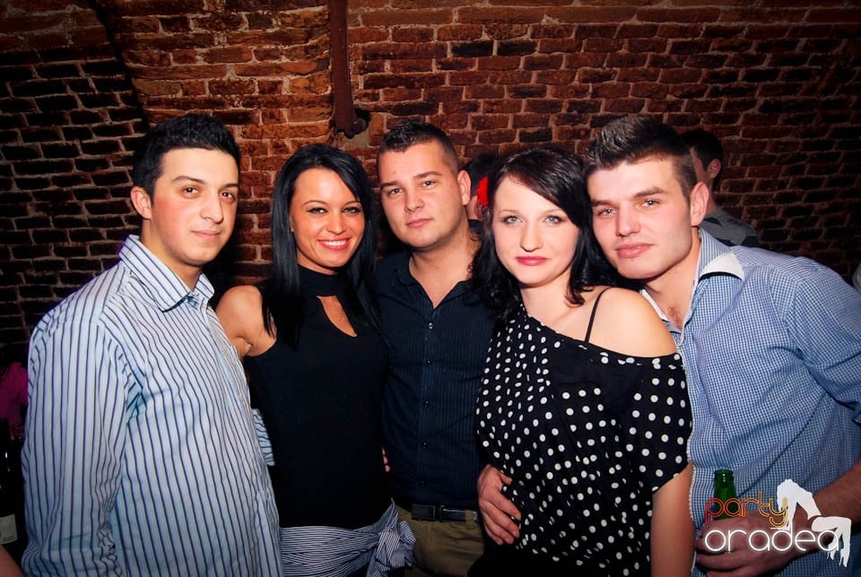 Muzică şi dans în Club Escape, 