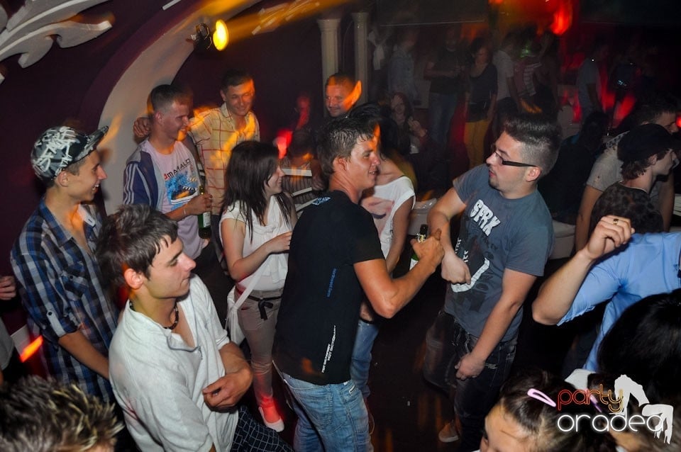 New Face Party în Club Atti's,
