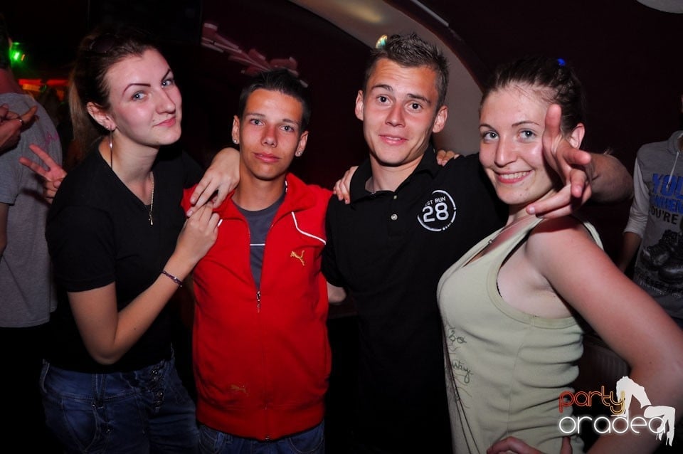 New Face Party în Club Atti's,