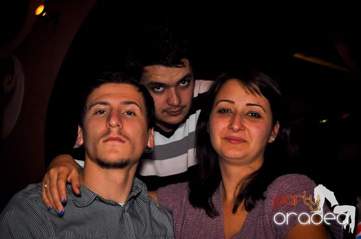 Party anti-fiţe continuă în Chanson, 