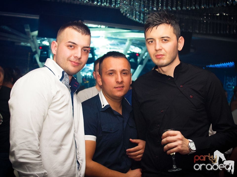 Party cu Alex P in The One,