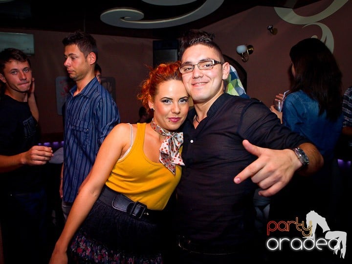 Party cu DJ Cristiano continuă şi sâmbătă, 