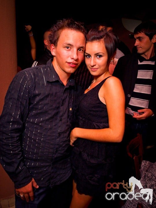 Party cu DJ Cristiano continuă şi sâmbătă, 