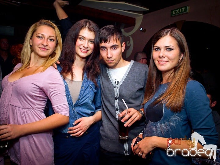 Party cu DJ Cristiano continuă şi sâmbătă, 