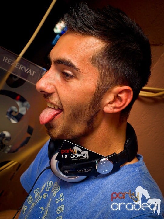 Party cu DJ Cristiano continuă şi sâmbătă, 