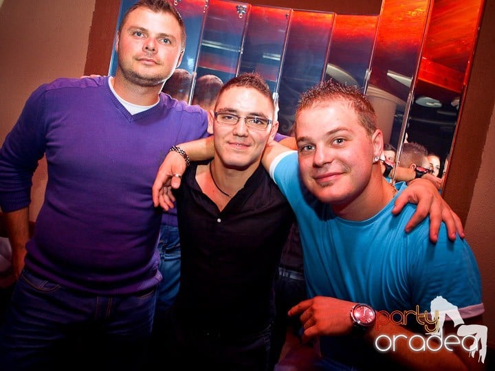 Party cu DJ Cristiano continuă şi sâmbătă, 