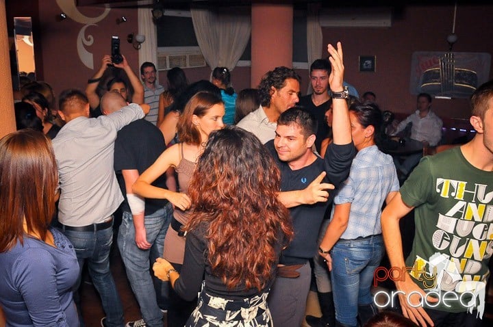 Party cu DJ Cristiano în Chanson, 