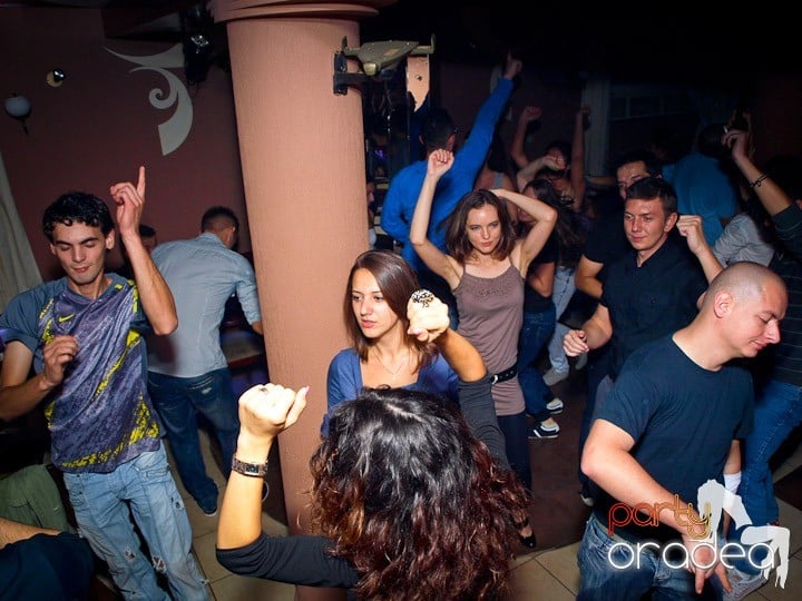 Party cu DJ Cristiano în Chanson, 