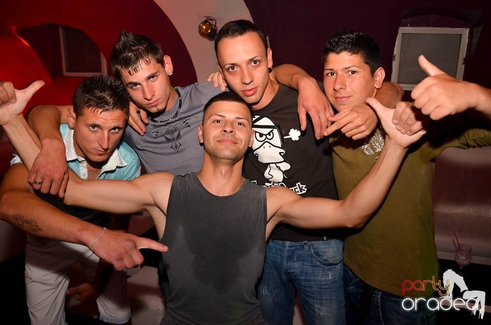 Party cu DJ Mendez în Club Atti's,