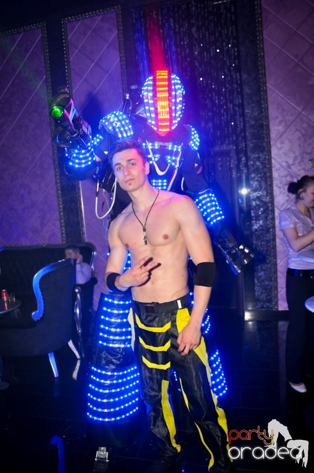 Party cu Roboman în The One, 