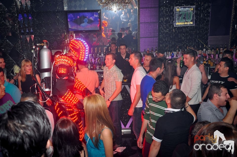 Party cu Roboman în The One, 