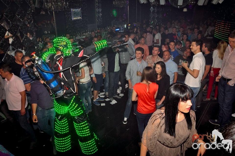 Party cu Roboman în The One, 