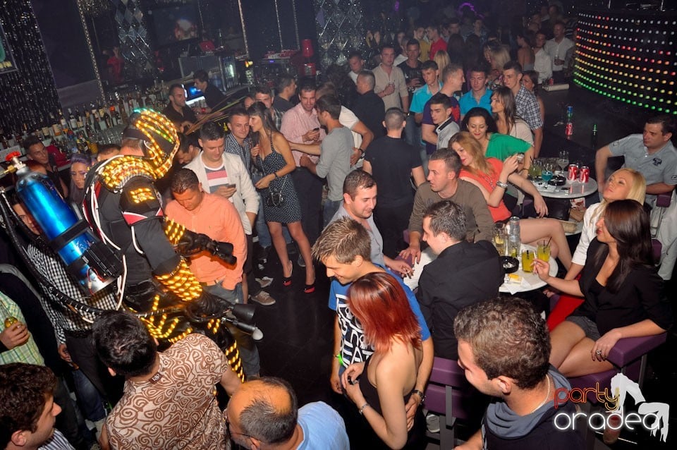 Party cu Roboman în The One, 