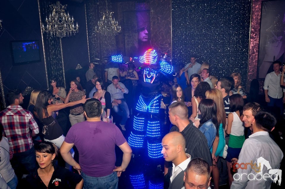 Party cu Roboman în The One, 