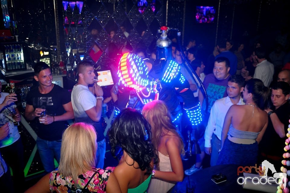 Party cu Roboman în The One, 