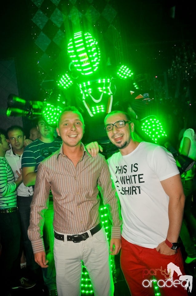 Party cu Roboman în The One, 