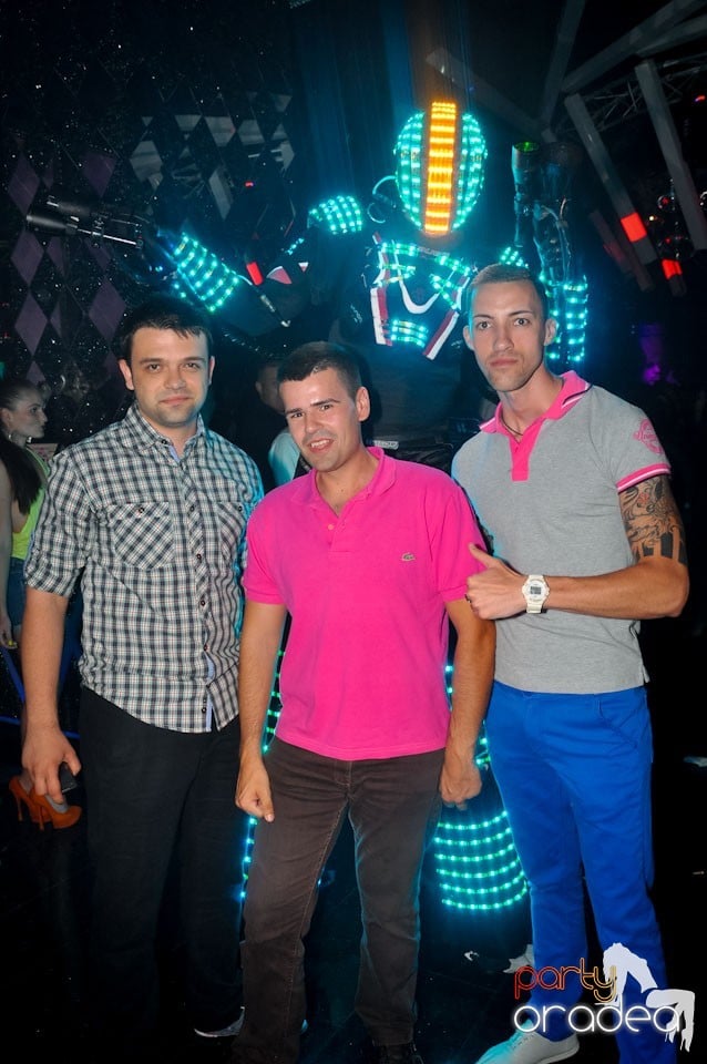 Party cu Roboman în The One, 
