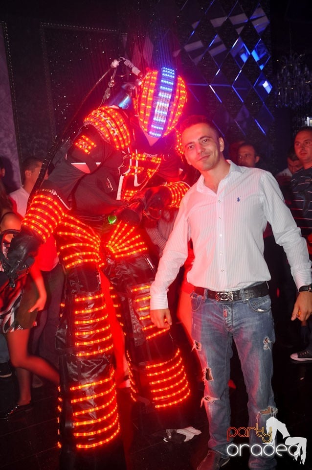 Party cu Roboman în The One, 