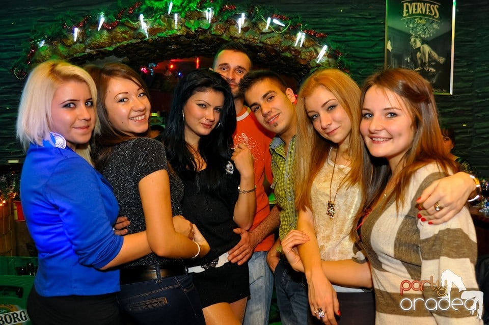 Party Hard în Downtown,