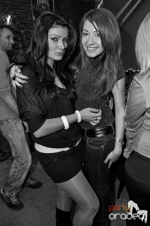 Party Hard în Downtown,