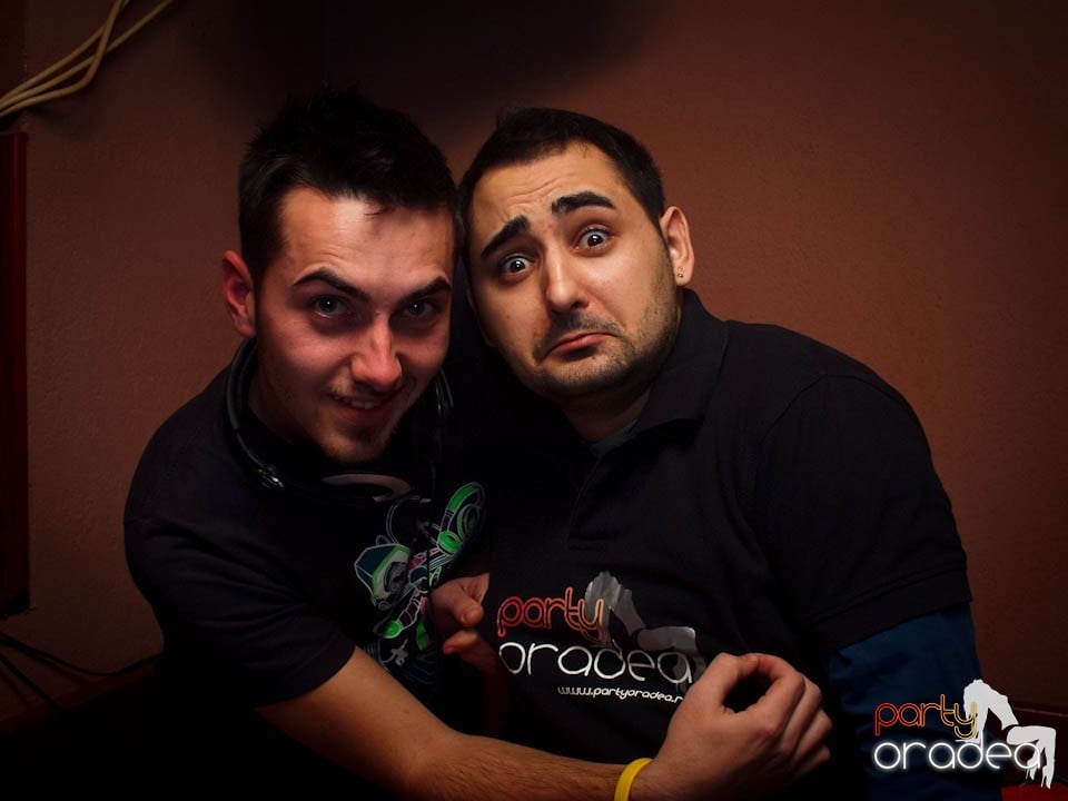 Party în Chanson Café,