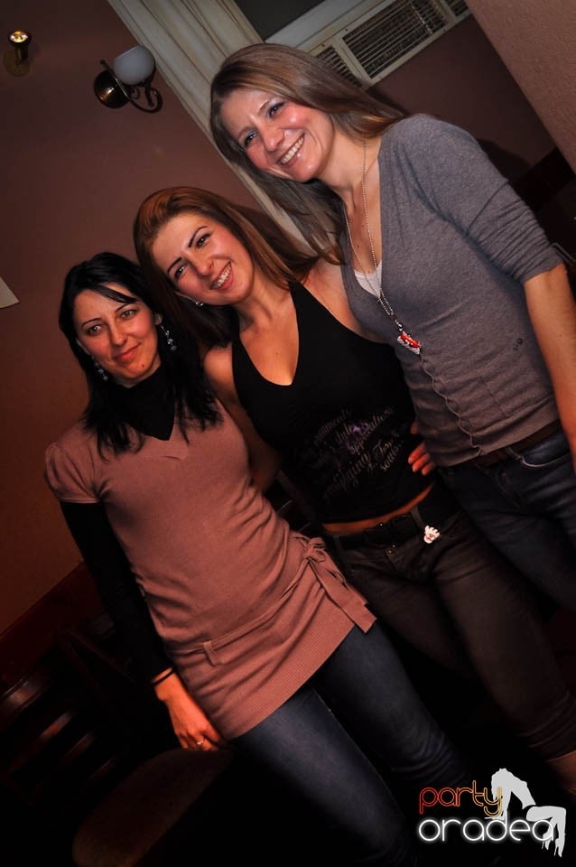 Party în Chanson Café,