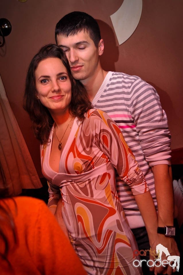 Party în Chanson Café,