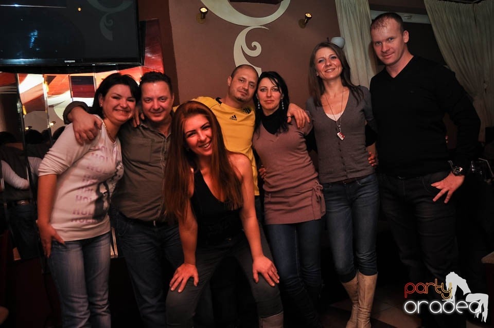 Party în Chanson Café,