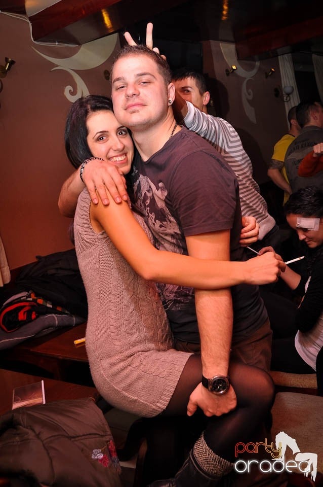 Party în Chanson Café,