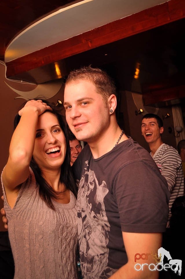 Party în Chanson Café,