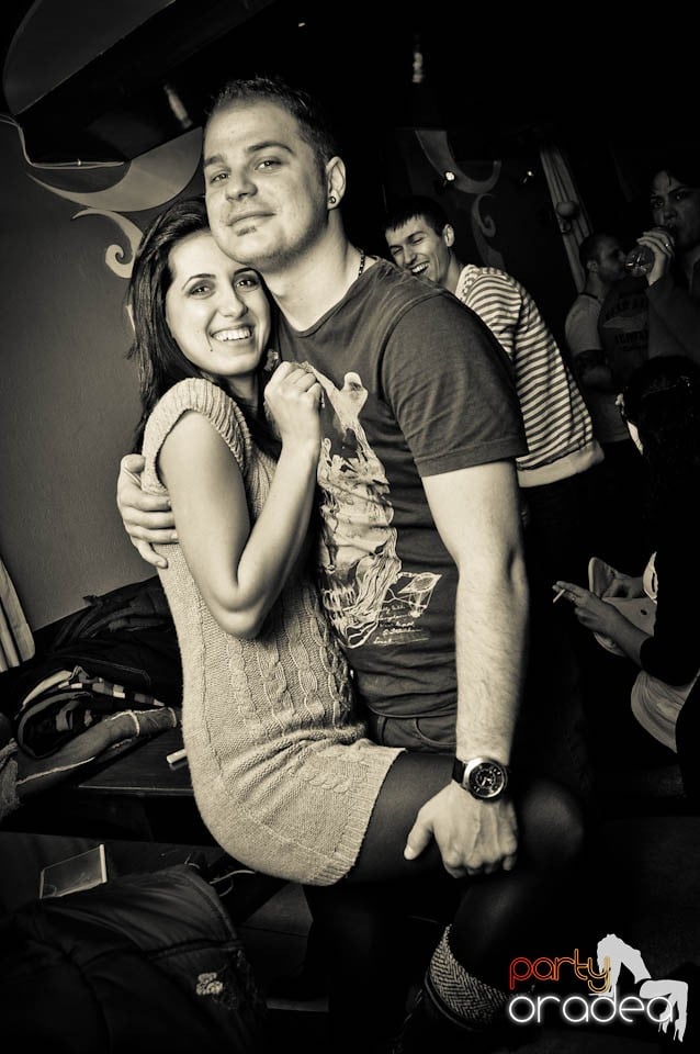 Party în Chanson Café,