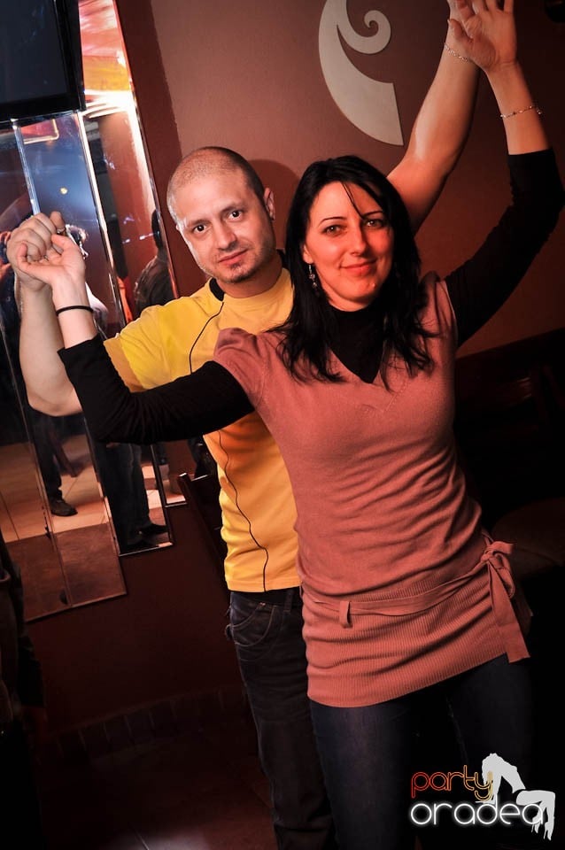 Party în Chanson Café,
