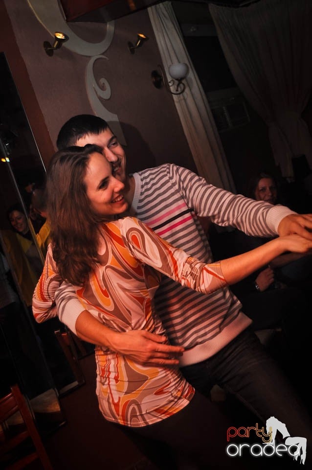 Party în Chanson Café,