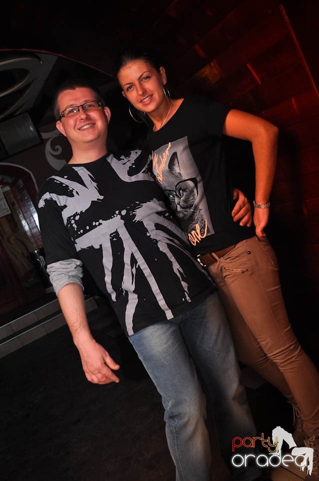 Party în Chanson Café,