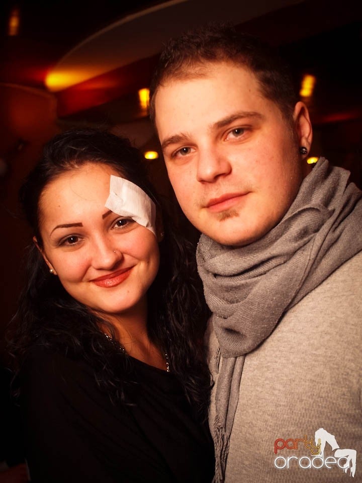 Party în Chanson Café,