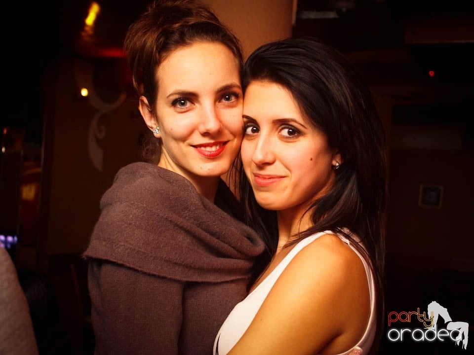 Party în Chanson Café,