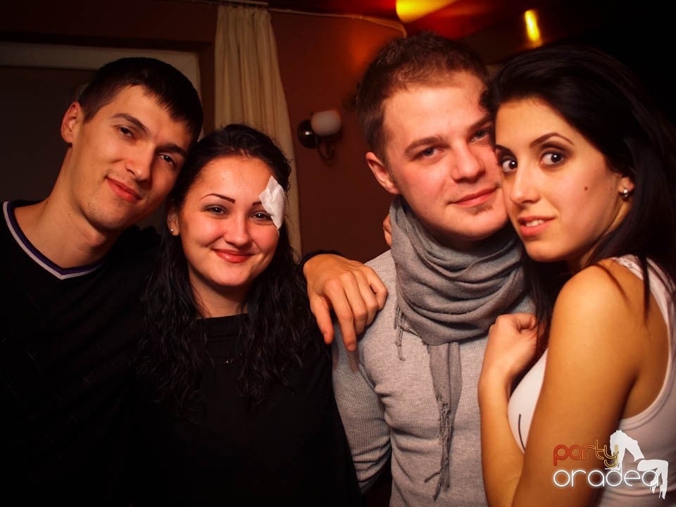 Party în Chanson Café,