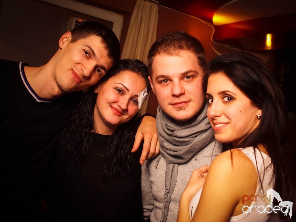 Party în Chanson Café,