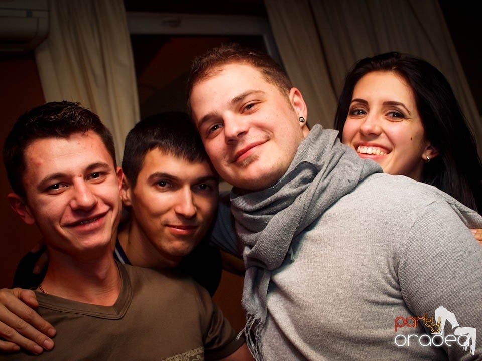 Party în Chanson Café,