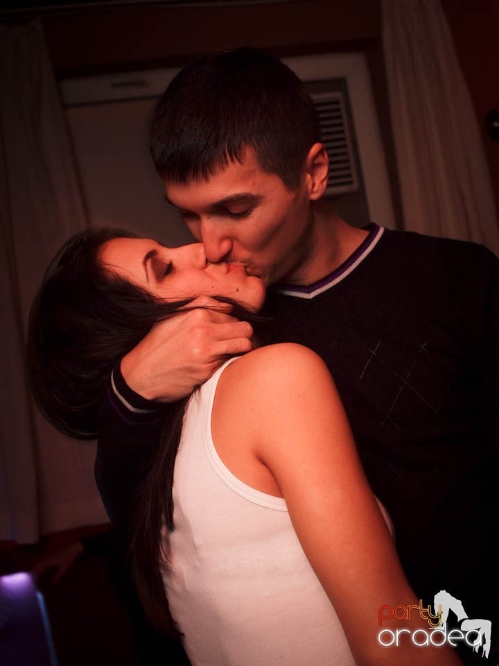 Party în Chanson Café,