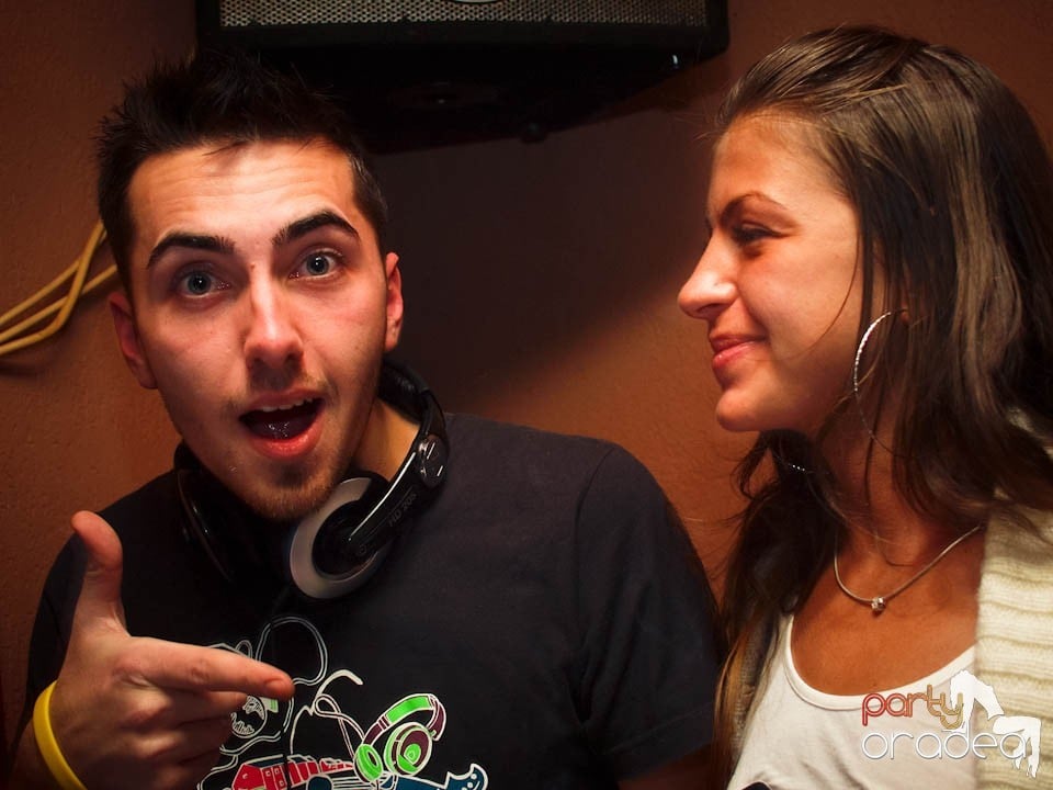 Party în Chanson Café,