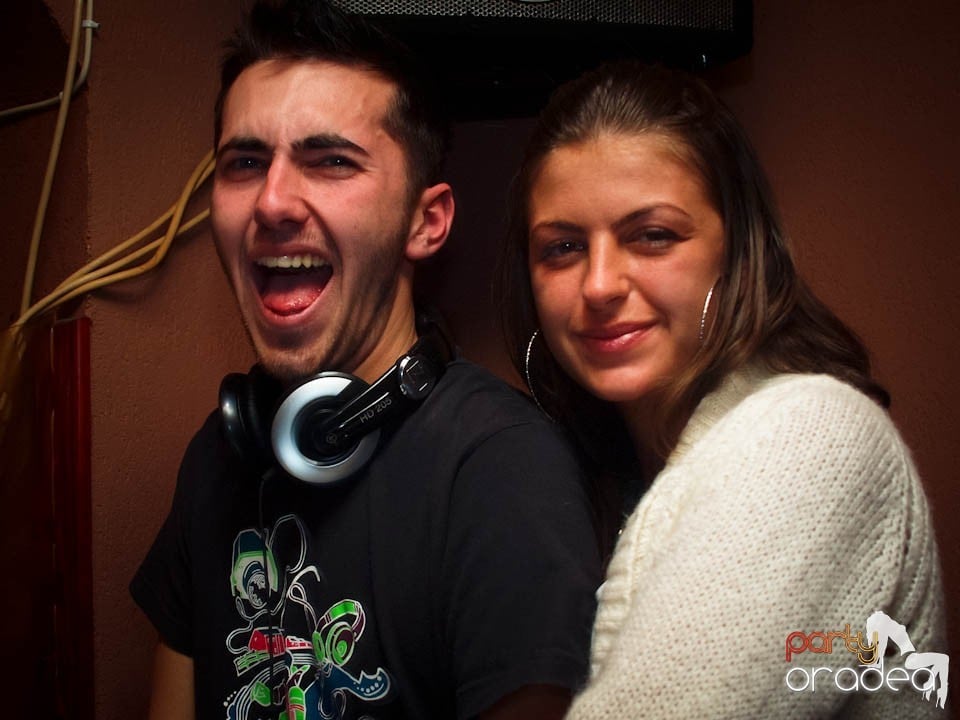 Party în Chanson Café,