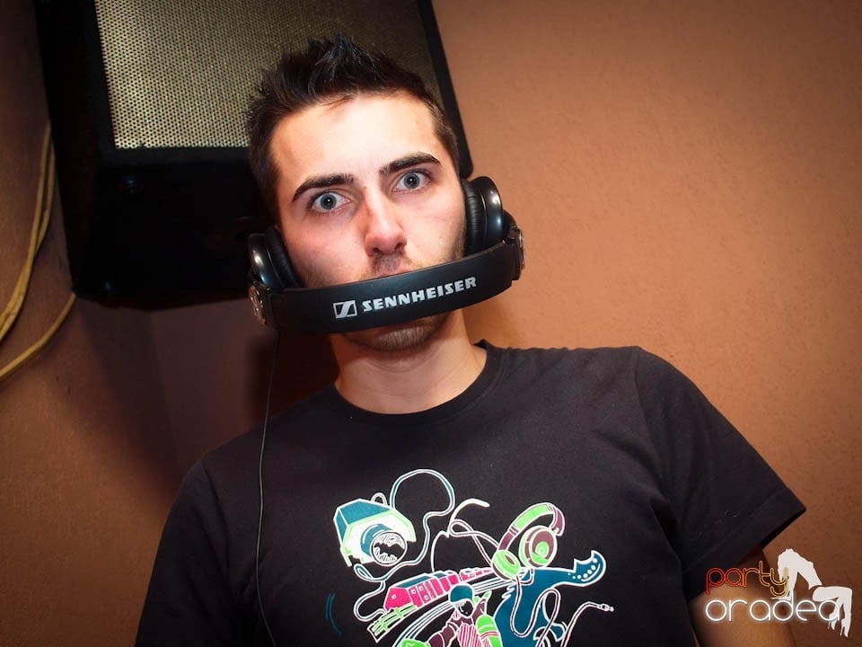 Party în Chanson Café,
